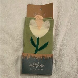 2 Chic Green Floral wildflower Cotton Socks